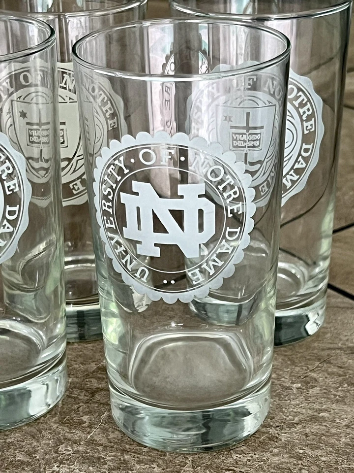 6 University Notre Dame Drinking Glasses (2) ND Monogram & (4) w/ ND Crest 5.5” Foto 3 de 4