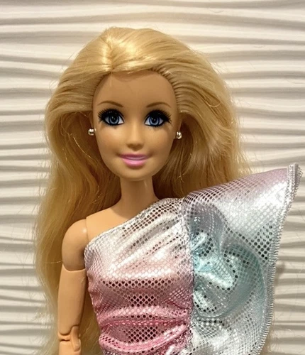 Barbie Life In The Dream House Made To Move Puppe