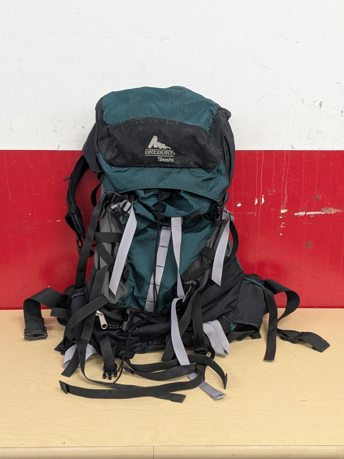 Gregory Shasta Hiking Trail Camping Internal Frame Backpack Sz Small Green Black