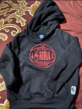pull à capuche noir logo NBA jeunesse petit rouge logo NBA graphique 5/6