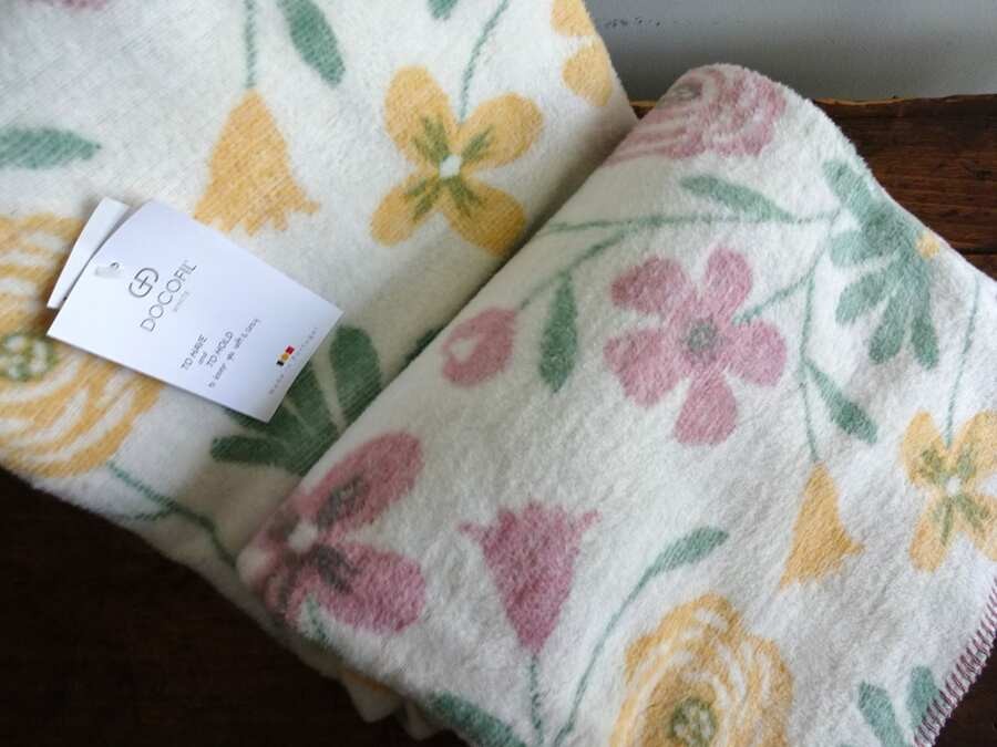 DOCOFIL PORTUGAL Pink Green Yellow FLORAL SOFT COTTON Blend THROW BLANKET
