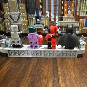 LEGO Batman Gotham City 76271 - Used 99% WITH MINIFIGURES AND INSTRUCTIONS