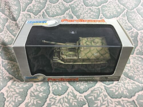 Dragon WWII Eastern Front 1943 Feldgendarm w/dog 