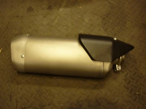 GENUINE NEW YAMAHA MT10 SP SILNCER EXHAUST PIPE CAN SLIP ON  2016-2025
