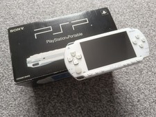 Sony PSP/PlayStation Portable White - Amazing condition + box and memory stick