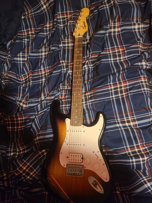 Squier Affinity Series Stratocaster 6-String Electric Guitar - Sunburst