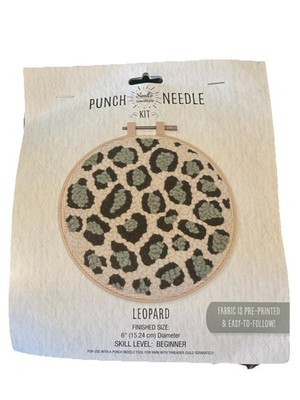 FABRIC EDITIONS Punch Needle Kit LEOPARD, Beginner Level, Finished Size 6  NEW