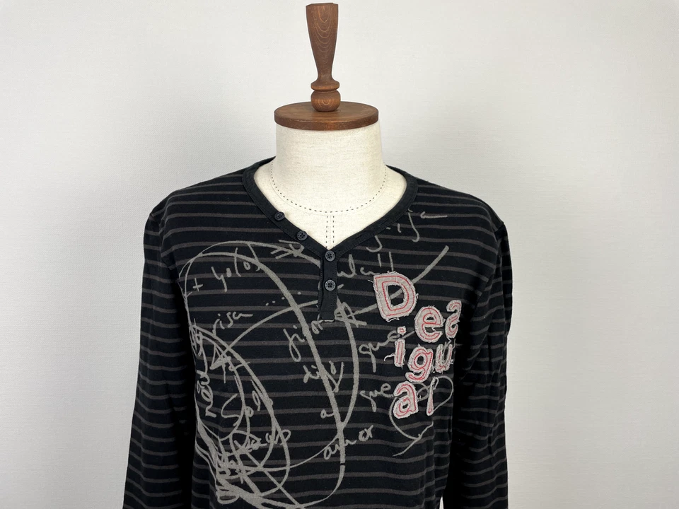 Moletom masculino Desigual listrado preto gola V dois botões logotipo grande conforto tamanho M - Imagem 2 de 4