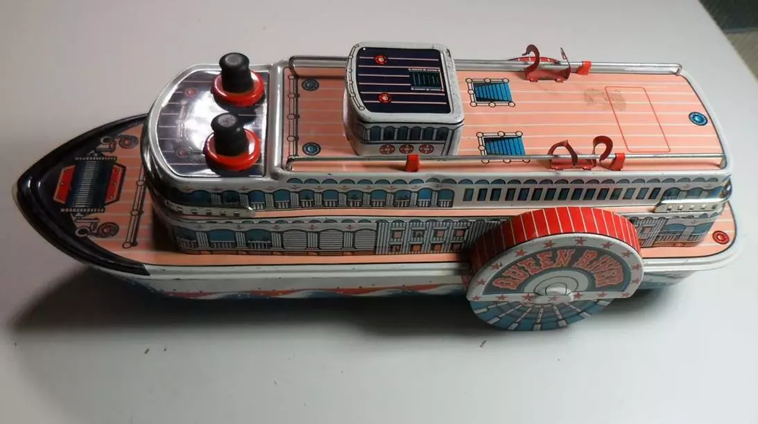 QUEEN RIVER TIN PADDLE BOAT MODERN TOYS JAPAN 14