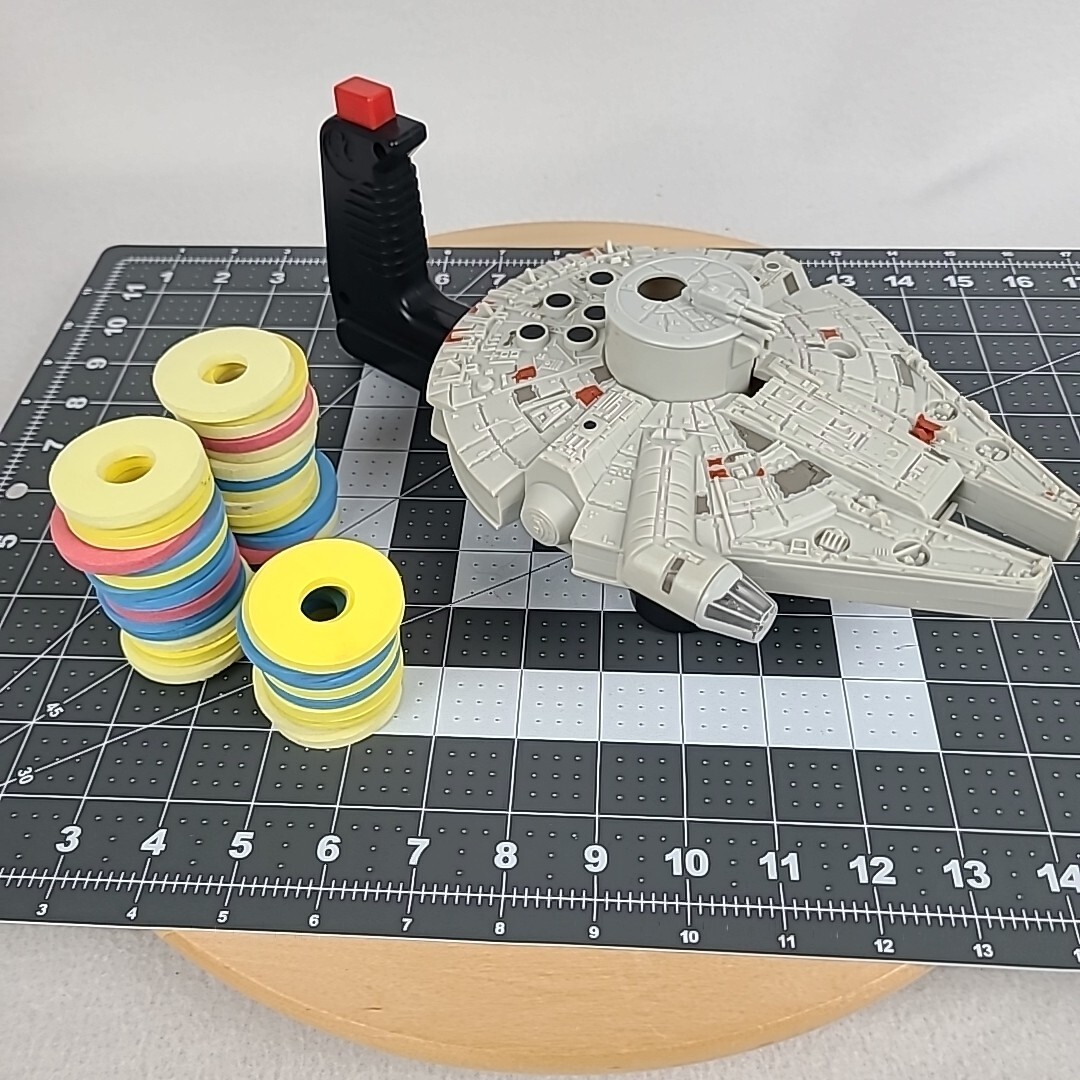 Star Wars Millennium Falcon Blaster Space Foam Disc Shooter Works Milton Bradley