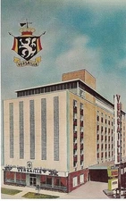 Postcard OH Cleveland Versaille Motor Inn Street View Chrome VTG Car