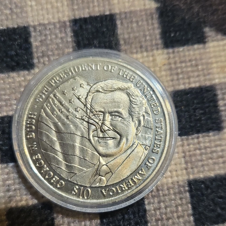 Republic of Liberia 2004 $10 Silver Coin George W. Bush Commemorative - Image 2 of 2