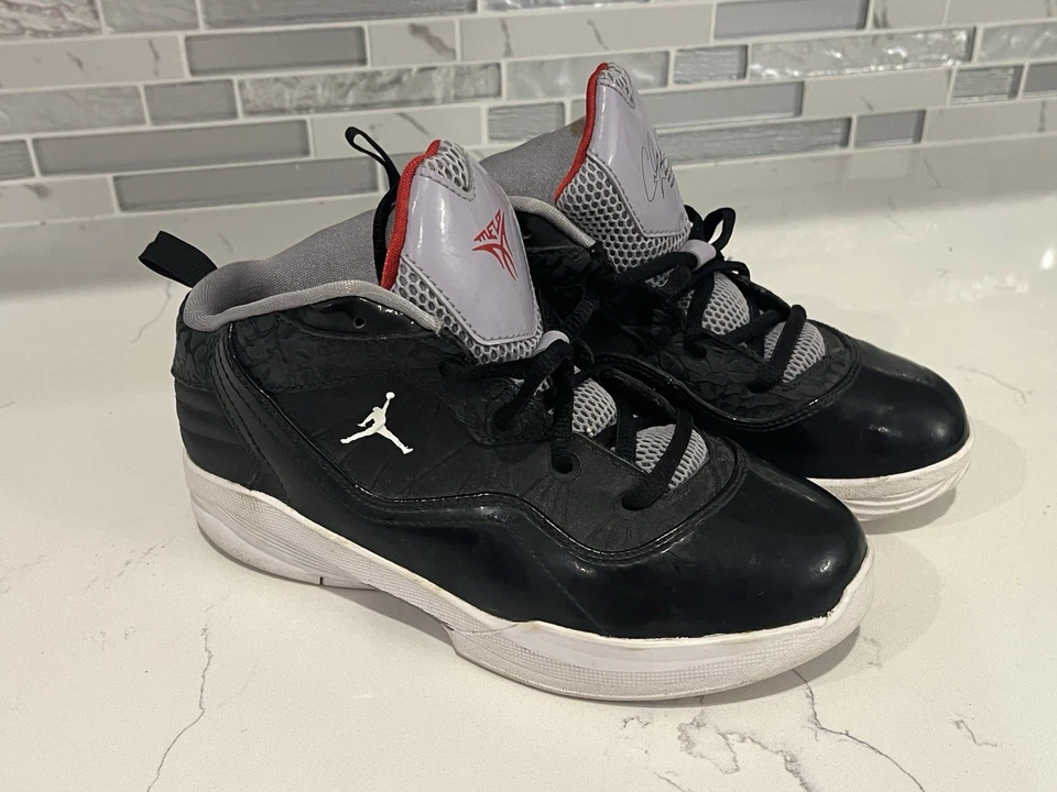 Jordan Melo M8 - Negro - Blanco - Rojo Universitario | Air Jordan III Talla 2.5Y, ¡Bonito! Foto 2 de 4