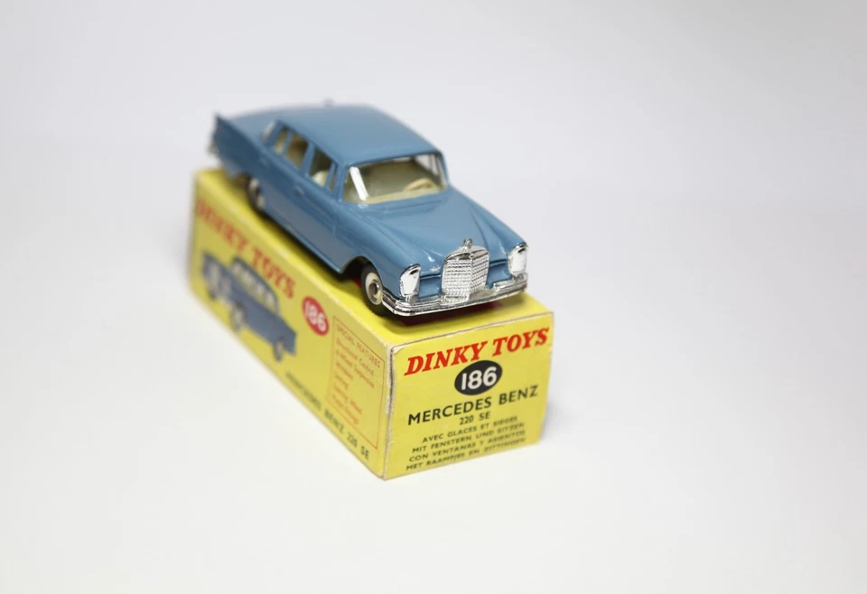 Dinky 186 Mercedes Benz 220 SE en caja original - casi como nuevo original vintage Foto 4 de 4