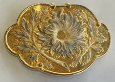 VINTAGE CHARMANT BEVERLY HILLS RARE IVORY GRAY FLOWER GOLD TONE BELT BUCKLE