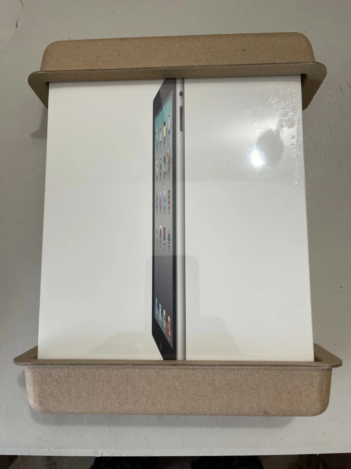 Apple iPad 2 2nd Generation 16GB MC769LL/A Wi-Fi Tablet Black Sealed Collectible - Image 3 of 4