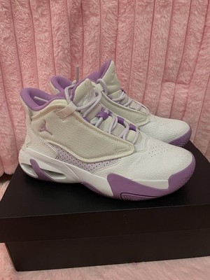 Jordan Girls MAX AURA 4 White & GrapeBasketball Shoes 4.5Y