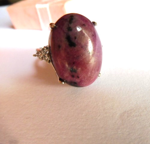 Bague en rubis zoïsite naturelle ajustable pour sublimer vos tenues bohèmes