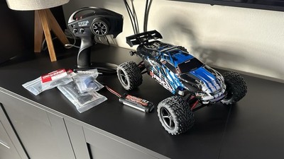 TRAXXAS 71076-8 EREVO VXL 1/16-Scale 4WD Stadium Truck
