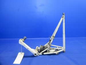 Mooney M20 / M20E RH Main Gear w/Spindle & Truss P/N 520000-504 (0725-2063)