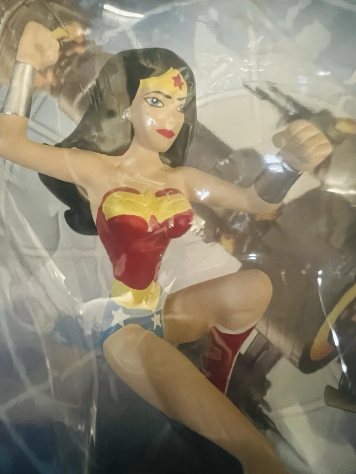 Vtg Wonder Woman Mini Figurine Statue Cold Cast Justice League Cartoon Network - Image 2 of 4