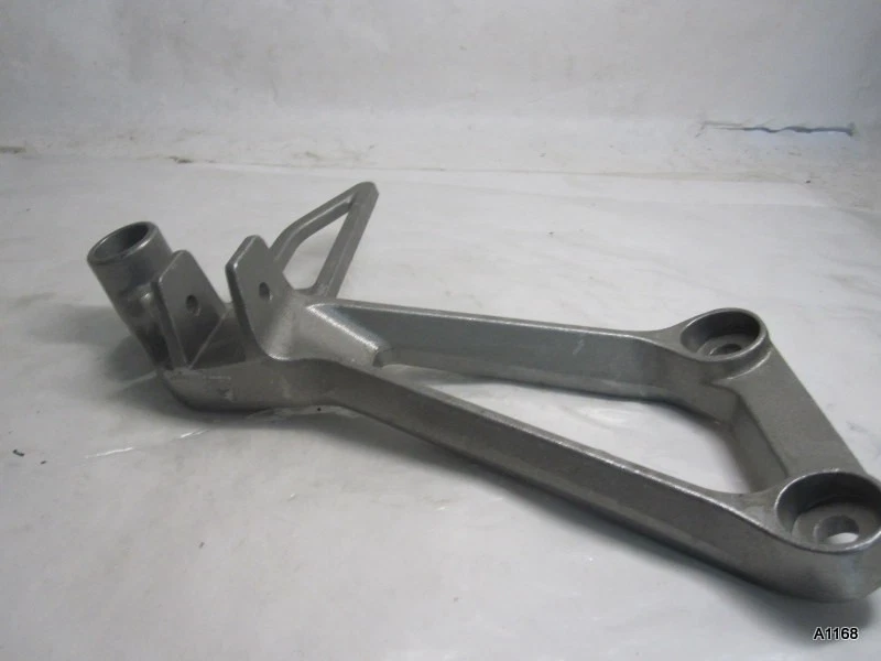 SOMENTE suporte de pé traseiro direito passageiro Honda CBR250R CBR300R para 2011-2019 - Imagem 3 de 4