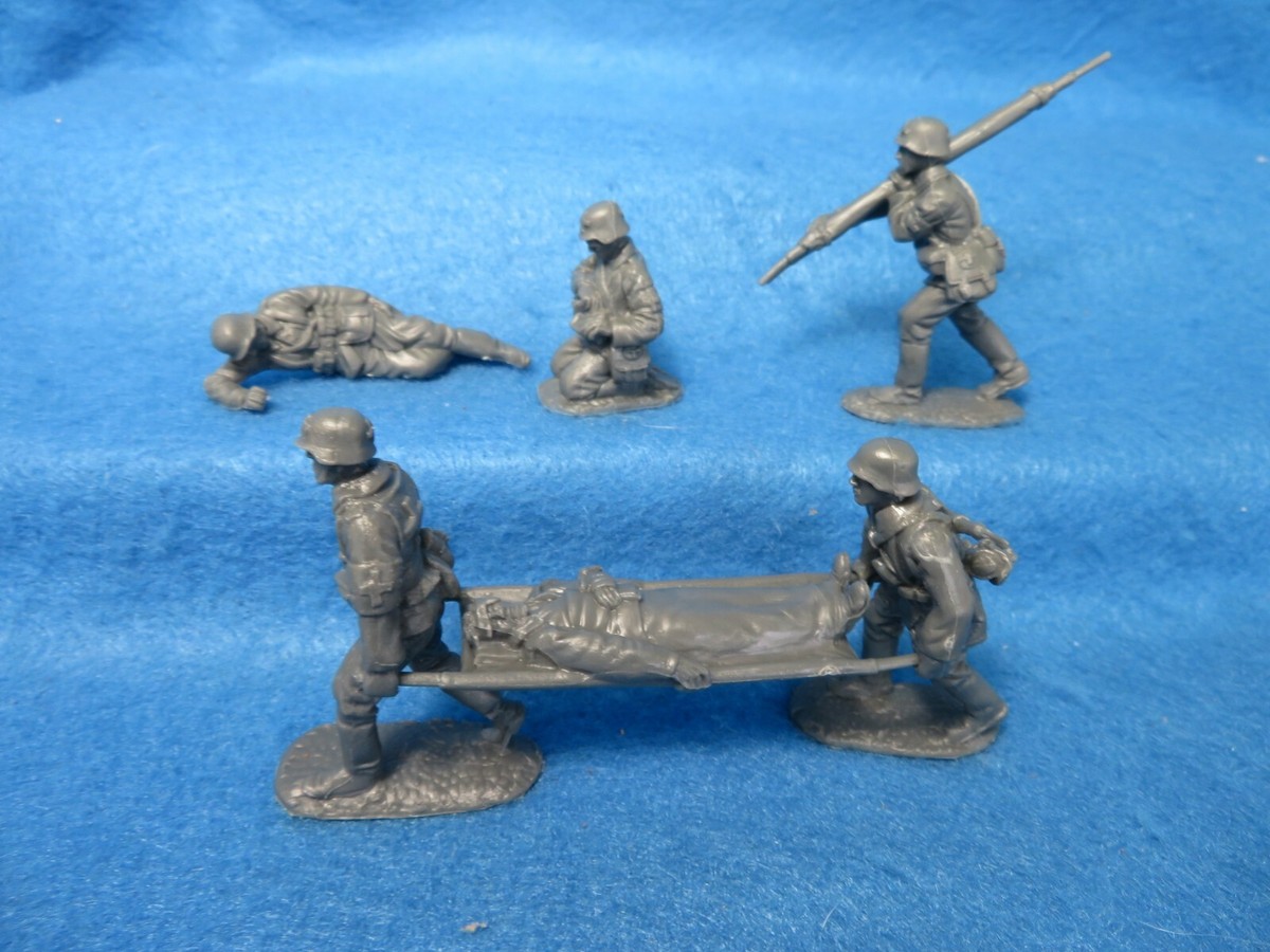WWII German medical team and casualties by Classic Toy Soldiers, 1