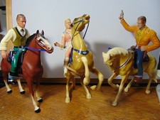 Lot Of Three Hartland Riders Horses, Wyatt Earp, Cheyenne, Annie Oakley