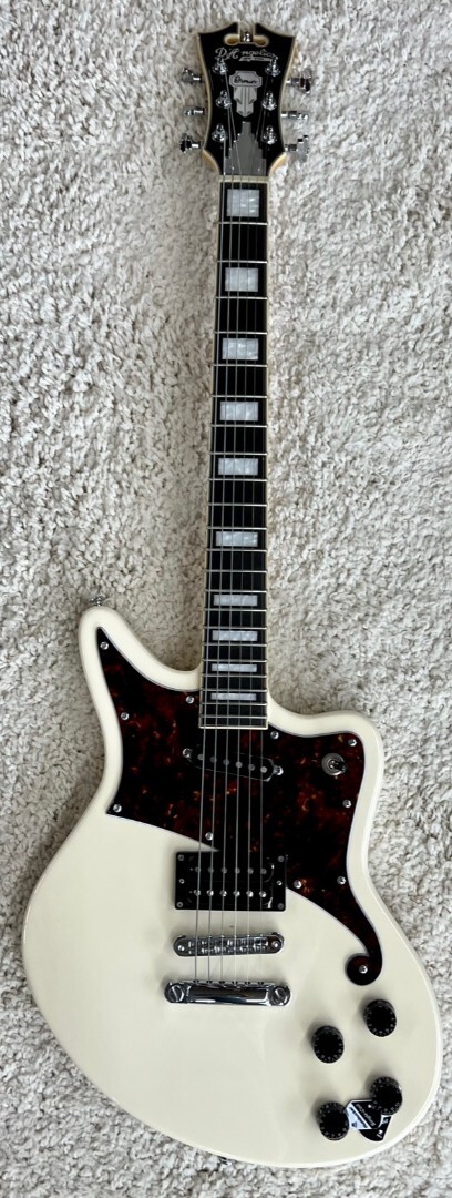 Электрогитара DAngelico Premier Bedford Solid Body, Антикварная белая с сумкой