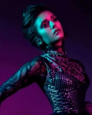 NINA DOBREV 8x10 PHOTO *