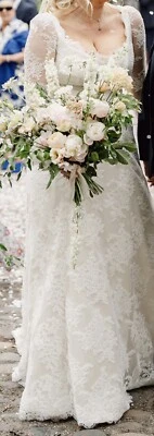 Wedding Dress beautiful designer lace dress Suzanne Neville - Image 1 of 4