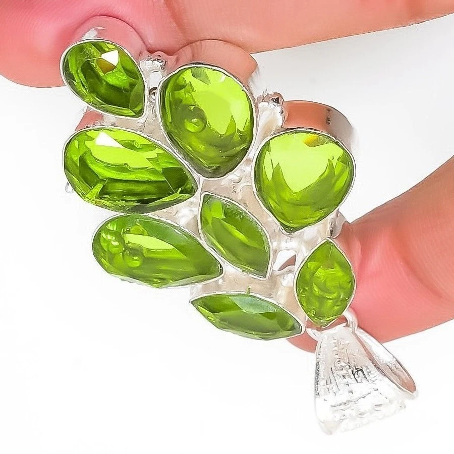 Colgante de joyería étnica de plata de ley 925 hecho a mano con piedras preciosas de peridoto verde Foto 3 de 4