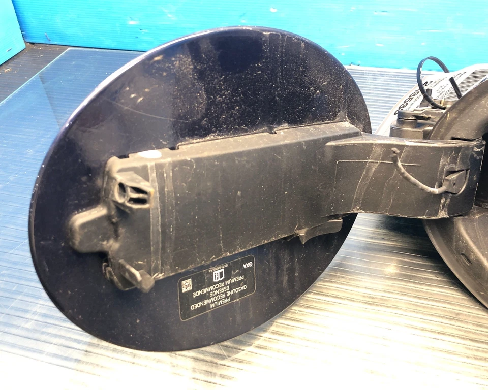 2017-2021 JAGUAR F-PACE OEM FUEL TANK DOOR W/ POCKET  HK8327936 - Imagem 4 de 4