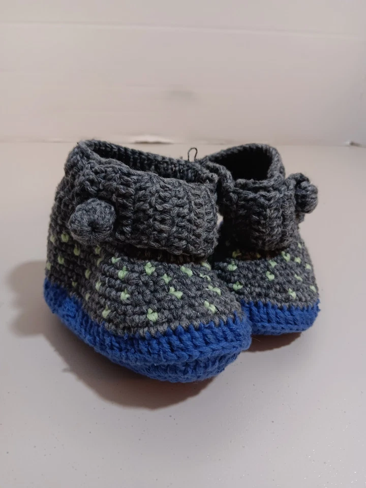 Zapatos de ganchillo hechos a mano recién nacido 0/3 meses botines azul/gris verde claro detalles Foto 2 de 4