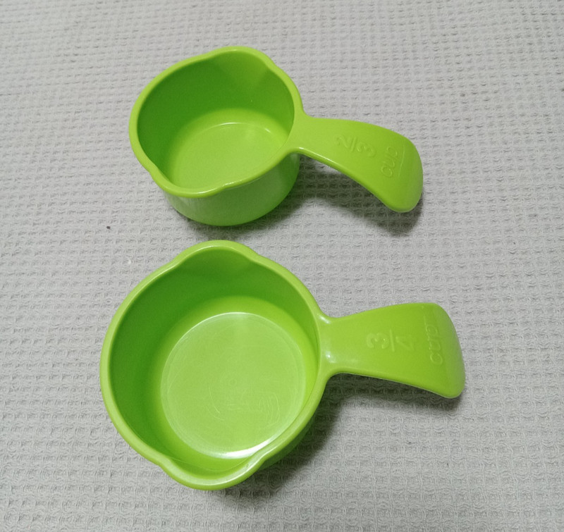Tupperware 2 Lime Green Measuring Cups, ¾ c & 2/3 c Curved Handles, Double Spout