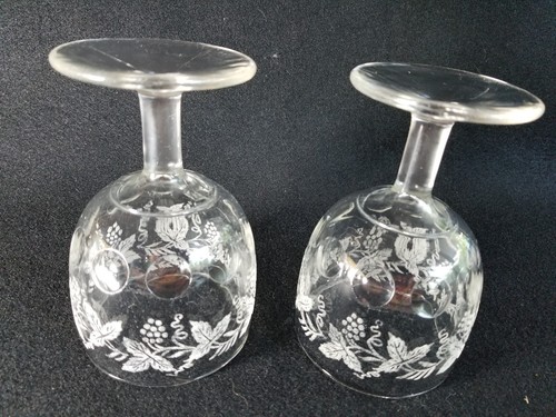 2 VINTAGE GRAPEVINE THUMBPRINT ETCHED GOBLETS BEER SCHOONER WINE GLASS Fish Bowl - Picture 5 of 6