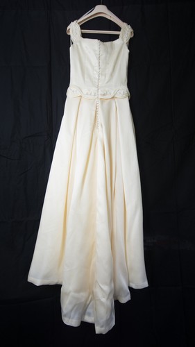 Pronovias silk wedding dress, size 12 - Picture 4 of 8