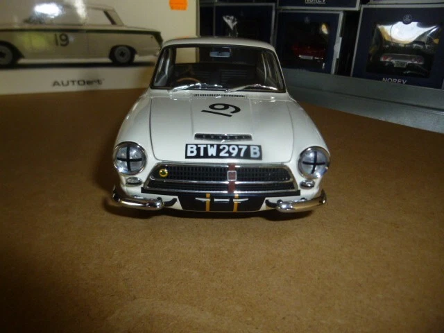 LOTUS CORTINA MK1 WINNER OF 1964 BRANDS HATCH 6 HOURS AUTOART 1/18 - Photo 2/4