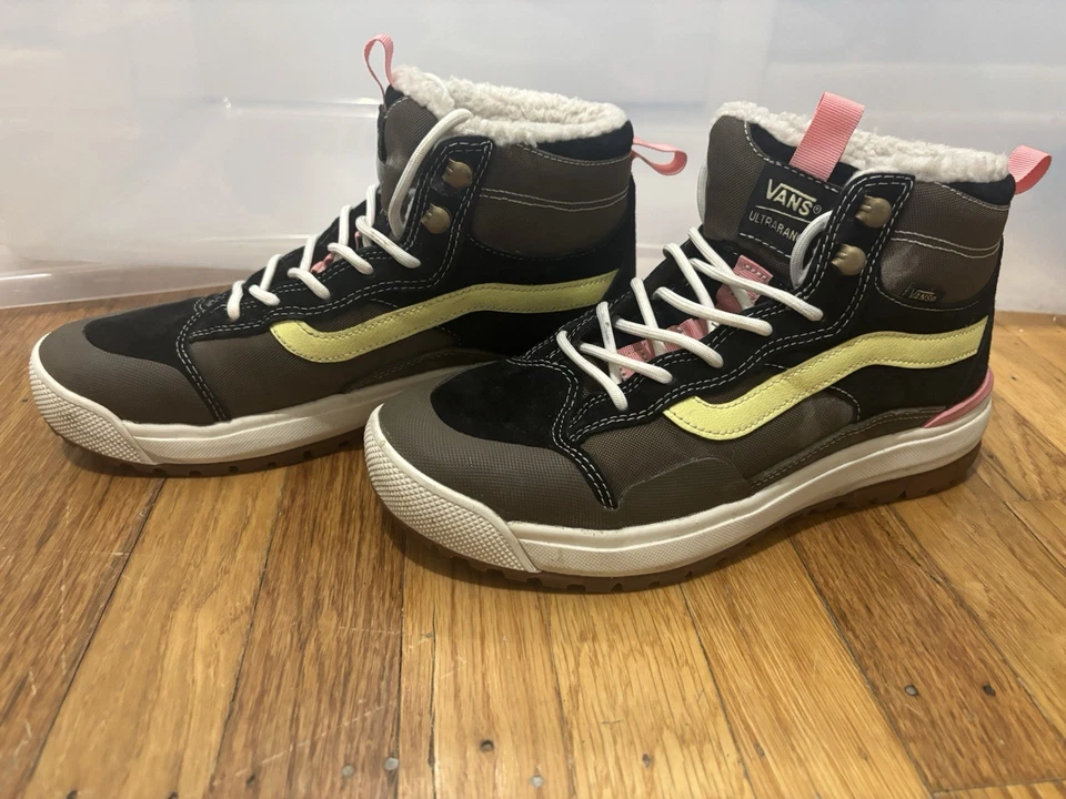 Botas de gamuza Vans UltraRange Exo Hi MTE Port Royale rojas negras para mujer caja sin tapa  Foto 2 de 4