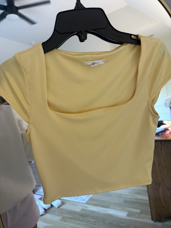 Live Moment Women’s Cropped Top XS Yellow Solid Square Neck Short Sleeve Knit