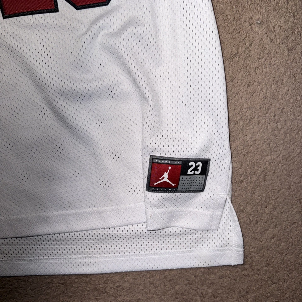 Camiseta deportiva de baloncesto Nike Air Jordan #23 blanca roja negra juvenil M 10-12 años Foto 2 de 4