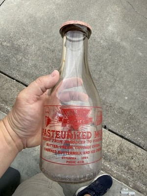 Vintage Wapello Dairies Ottumwa Iowa Quart Milk Bottle Red ACL w/ Cap