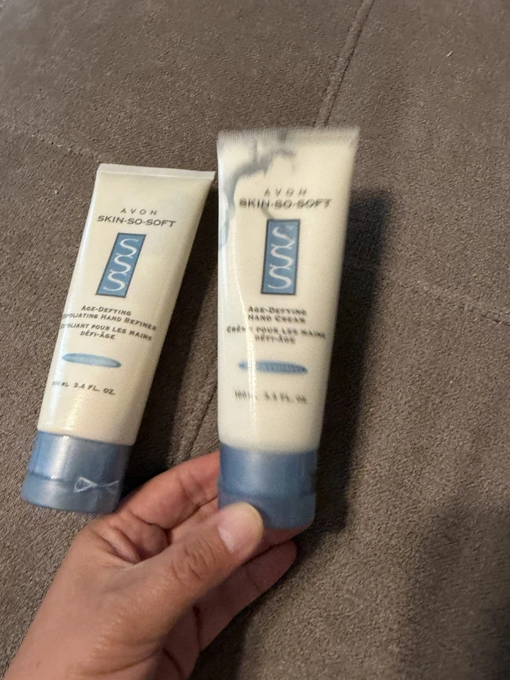 Refinador de manos y crema de manos exfoliante Avon Skin So Soft Age Defying Foto 3 de 4