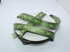 2m x 15mm  Green Satin single sided ribbon with Lizards in lighter green.