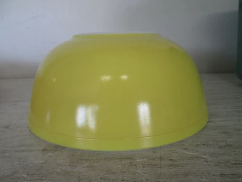 Vintage Pyrex 404 Nesting Bowl, Yellow, 4QT, GUC