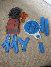 Thomas Tomy Turntable Official Straight Track with Shed Pieces and Buffers