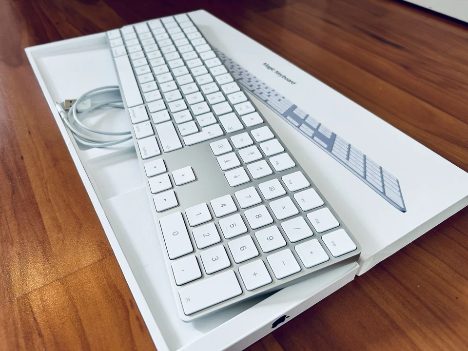 Apple Magic Keyboard mit Ziffernblock + OVP + Ladekabel - Bild 3 von 4