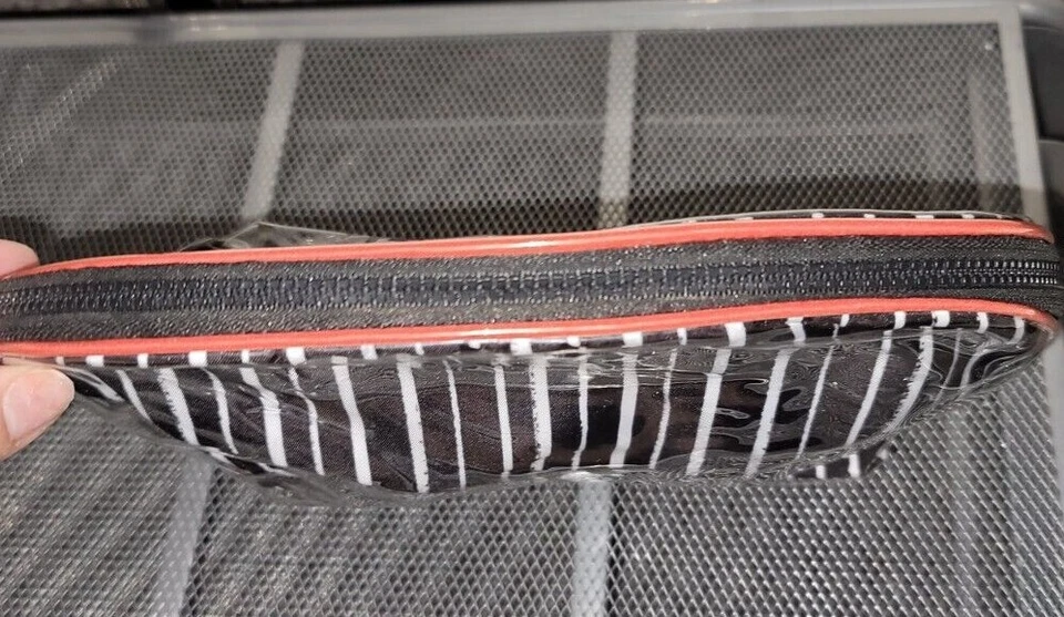 IZAK NEW YORK FRENCH FASHION GIRL PLASTIC ZIPPERED COSMETIC MAKEUP BAG - Image 3 of 4