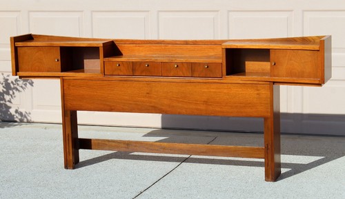 United Furniture Mid-Century Modern Walnut Headboard Queen | 1960s - Picture 3 of 16