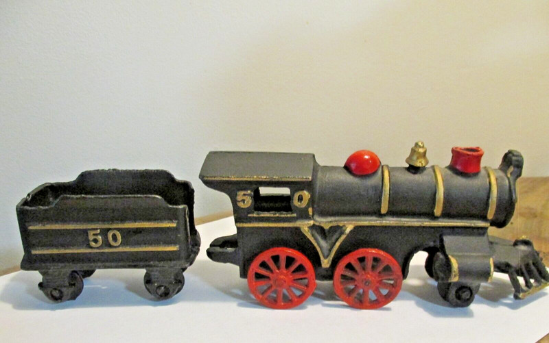 1940s VTG. CAST IRON TOY STEAM LOCOMOTIVE ENGINE & COAL TENDER #50 RED/GOLD TRIM